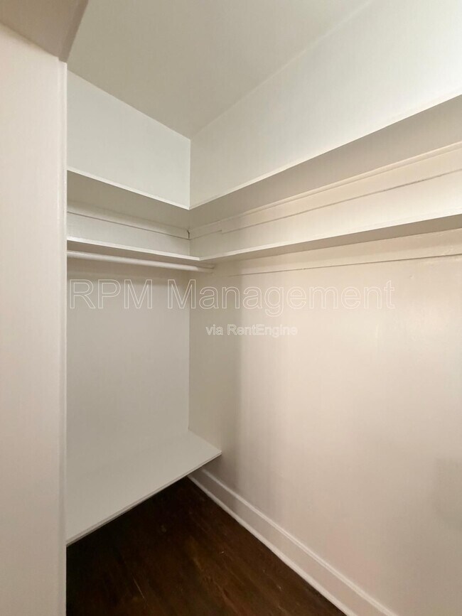 Foto del edificio - 1825 Ivar Ave