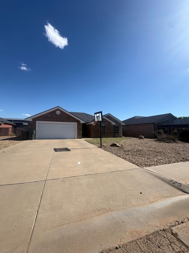 Building Photo - 725 Almond Tree Ln