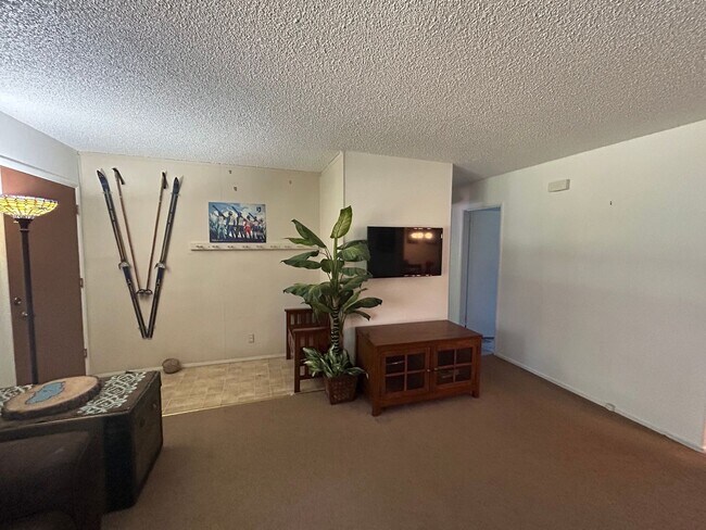 Foto del edificio - Great Location!  Furnished Condo off Ski Run Blvd - 6 month lease