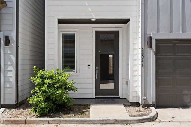 Foto del edificio - 2504 W Tidwell Rd