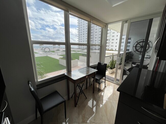 Foto del edificio - 4280 Galt Ocean Dr., Apt. 2C