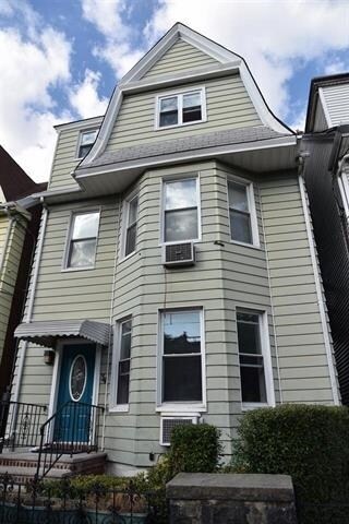 Building Photo - 34 47th St