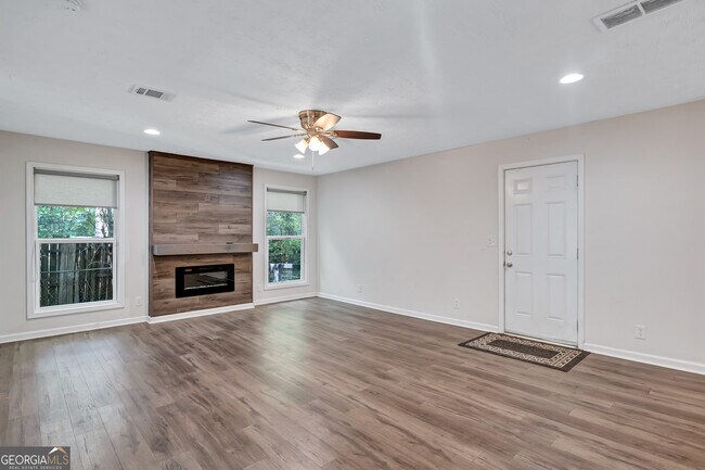 Building Photo - 5772 Lilburn Stone Mountain Rd