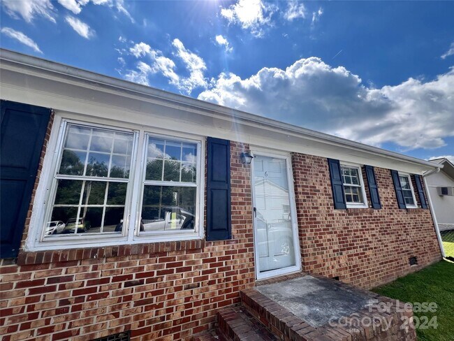 Building Photo - 610 Hester Dr