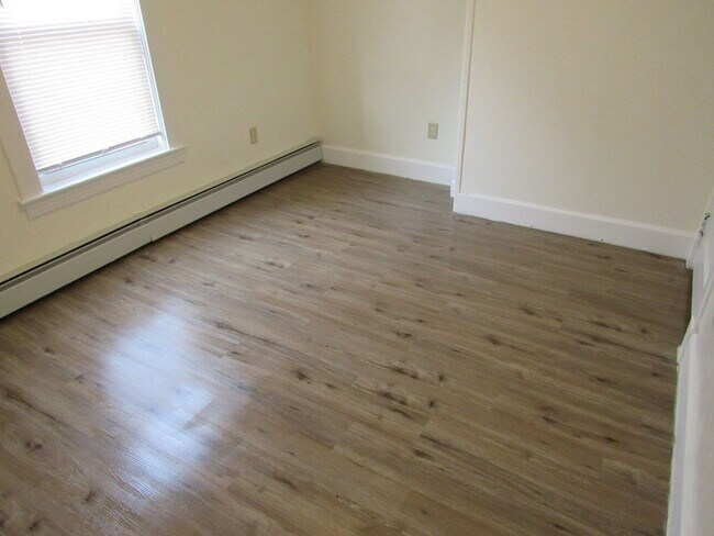Building Photo - 54 Pleasant St