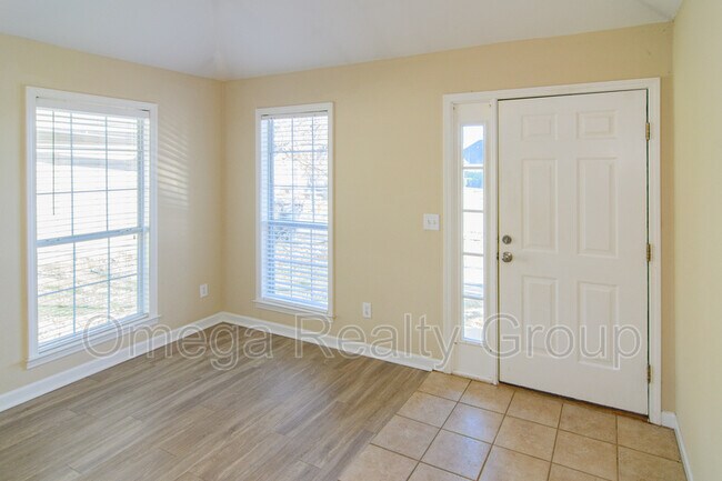 Building Photo - 165 Mayfair Ln