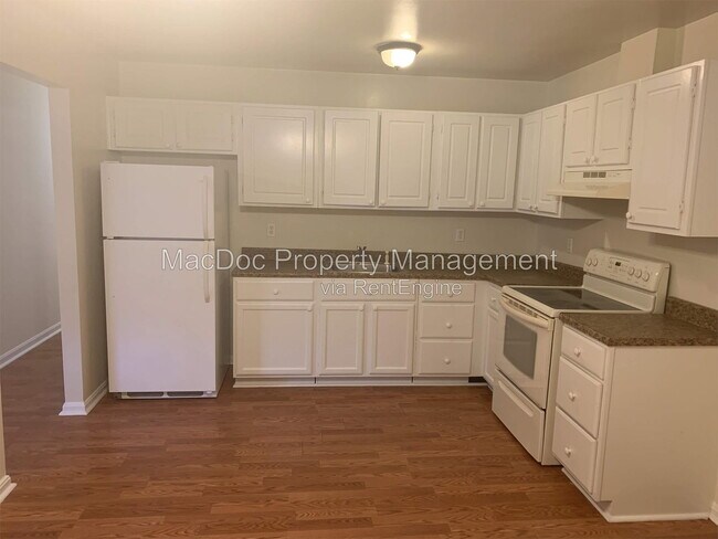 Building Photo - 401 Polk Dr