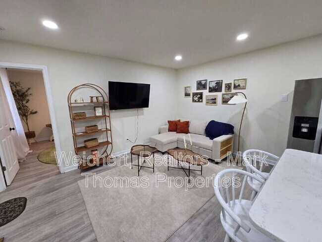 Foto del edificio - 1303 Drew St