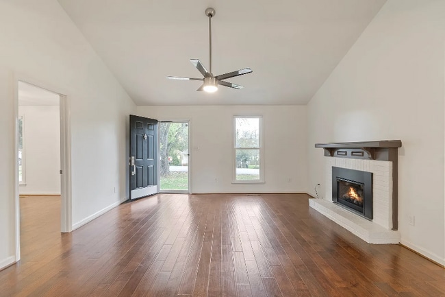 Photo - 723 Riverview Dr House