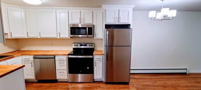 Building Photo - 61 Hilltop Dr