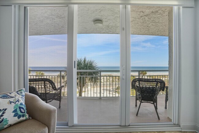 Building Photo - 1601 Ocean Dr S