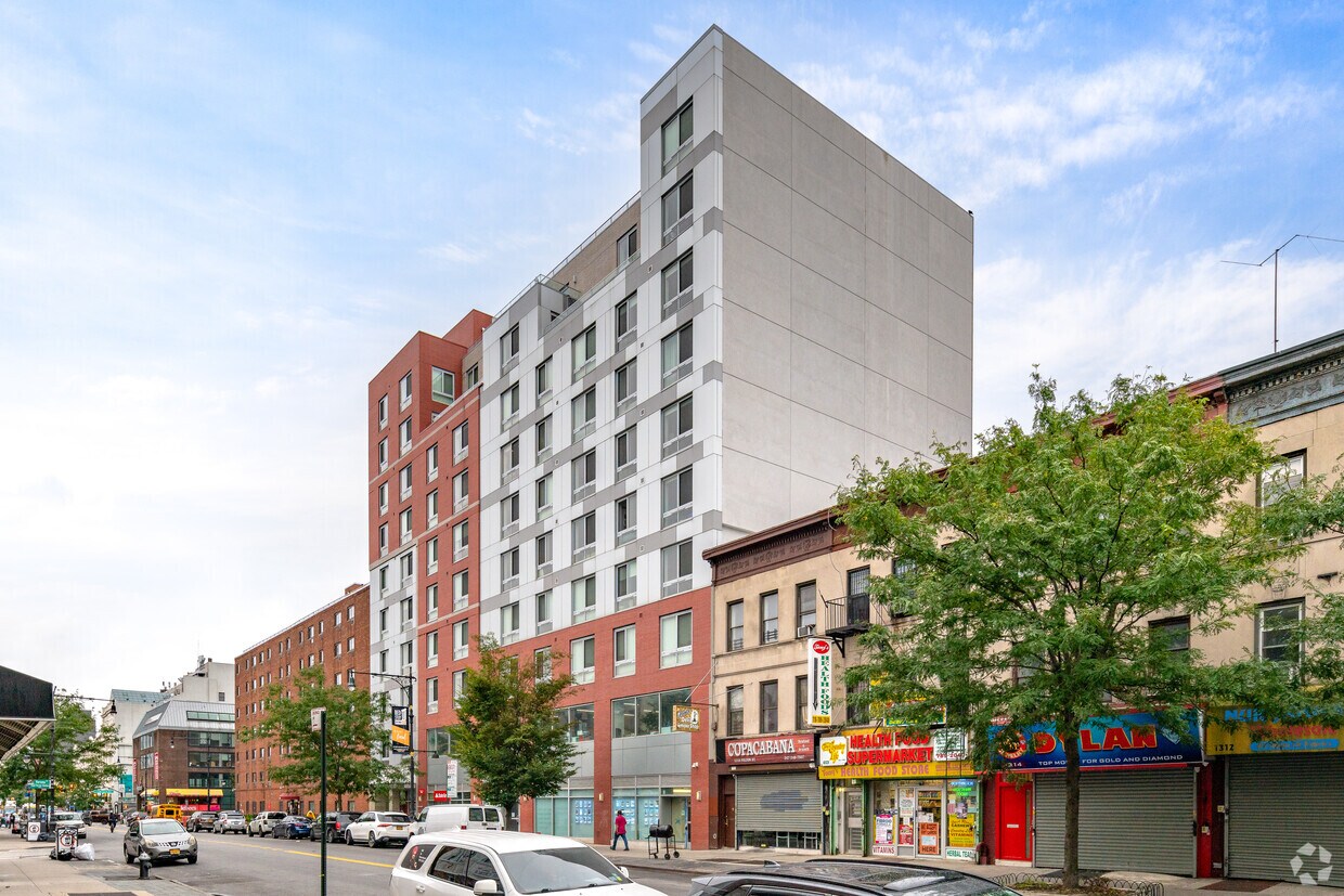 Foto principal - 1328 Fulton St