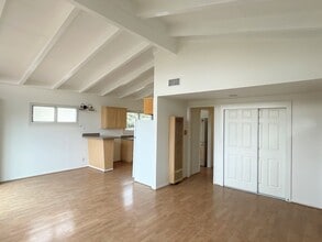 Building Photo - 124 Rees St