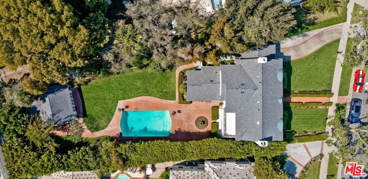 Foto principal - 9879 Carmelita Ave