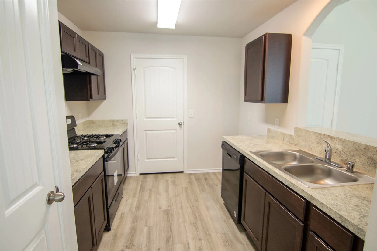 Foto principal - 17314 Cuthbert St