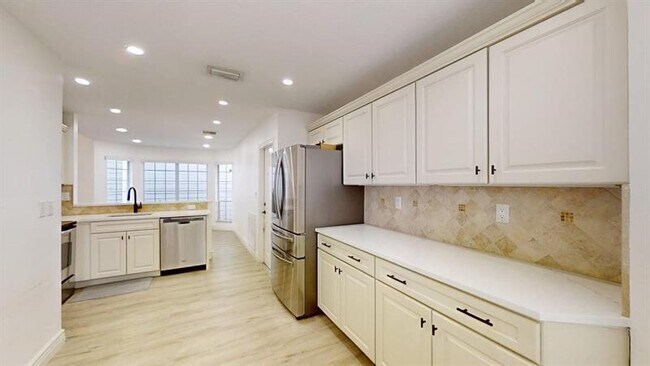 Foto del edificio - 5120 Coronado Ridge