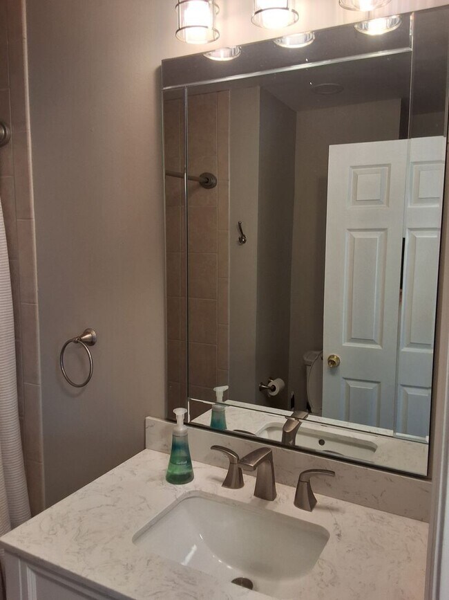 Foto del edificio - Knoxville 37914 - FULLY FURNISHED! 3 bedroom, 2 bath home - SHORT TERM LEASE AVAILABLE - Contact ...