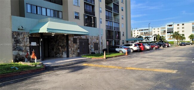 Foto del edificio - 5055 NW 7th St