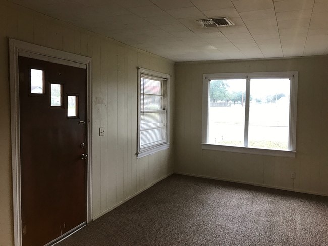 Building Photo - 909 Avenue C