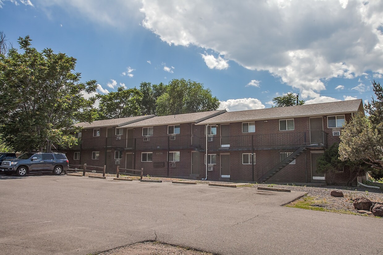 Primary Photo - 1679 N Harlan St