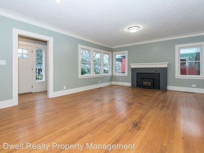 Foto del edificio - 3 br, 2 bath House - 6114 N Commercial Ave.
