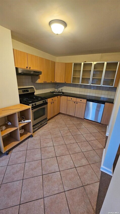 Foto principal - 66-69-69 71st St