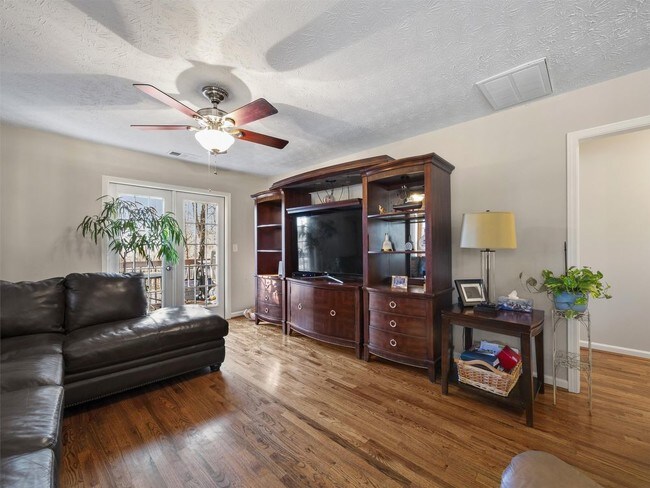 Building Photo - 2057 Beverly Road