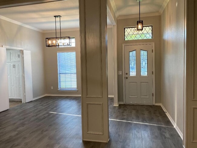 Building Photo - 904 Green Brook Dr