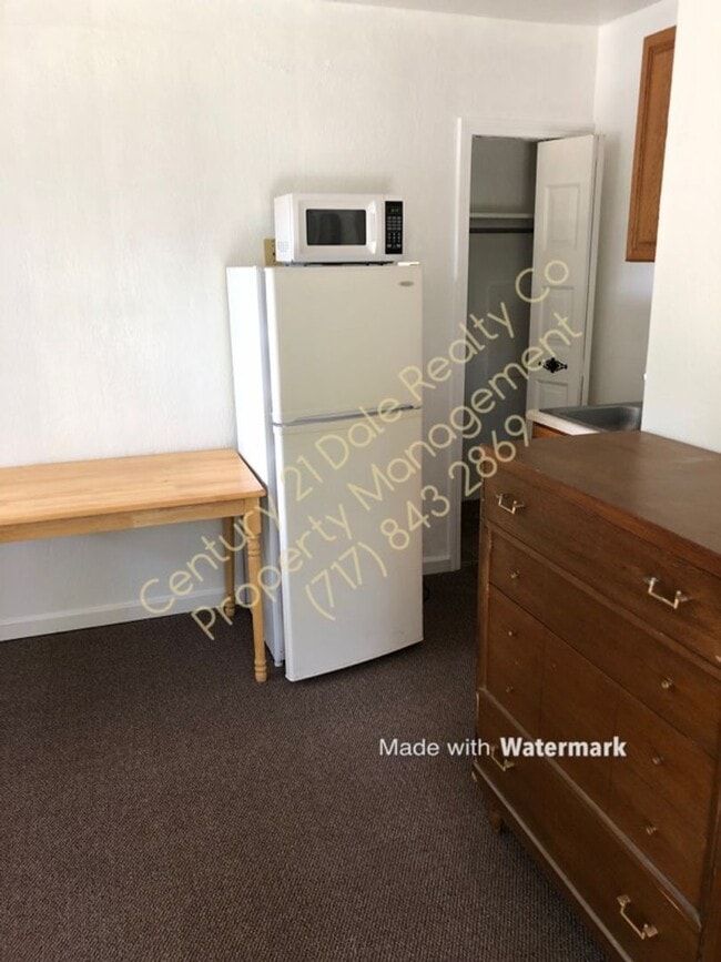 Building Photo - 1 Bedroom Efficiency Apartment All Utilities Included