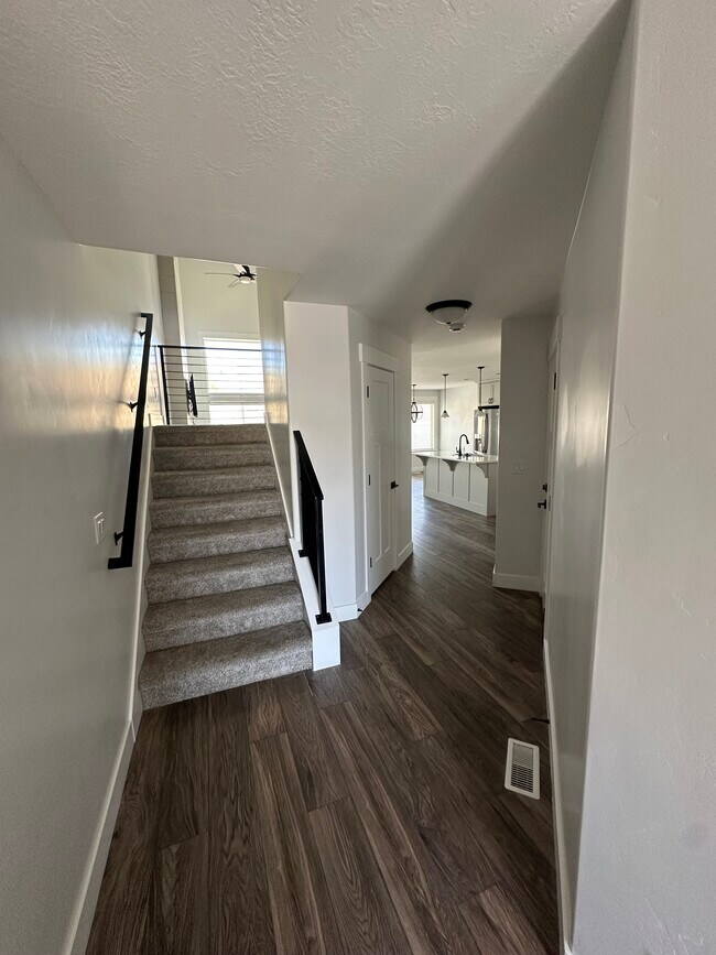 Building Photo - 15417 S Skyraider Ln