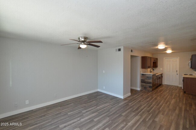 Foto del edificio - 6044 N 21st Ave