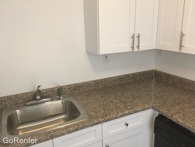 Building Photo - 2 br, 1 bath House - 2662 N 43rd ave #16B