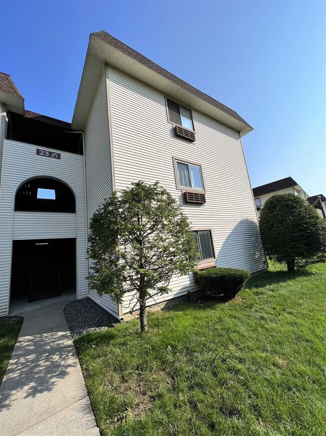 Building Photo - 23 Village Park Dr