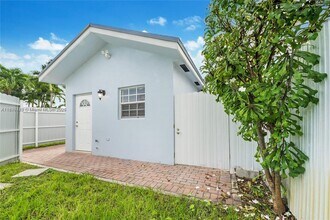 Building Photo - 11480 SW 42nd Terrace