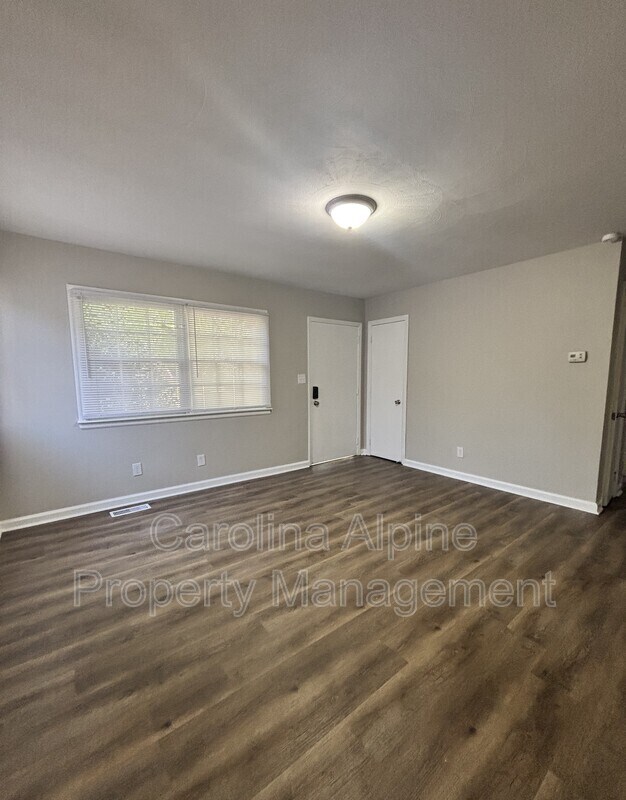 Building Photo - 1210 Cardinal Dr