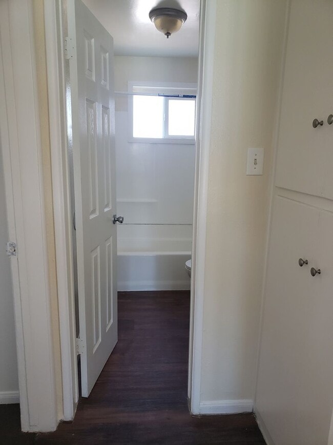 Building Photo - 1 bedroom 1 bath - MOVE IN SPECIAL- 1 MONTH FREE