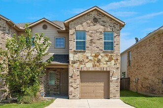 Building Photo - 468 Castleridge Dr