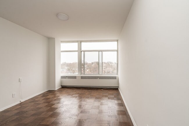 Building Photo - 240 Oriole Pkwy