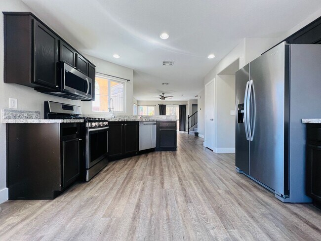 Foto del edificio - Charming 3-Bedroom Home in a Vibrant Commu...