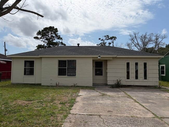 Photo - 5530 Lakefield Dr House