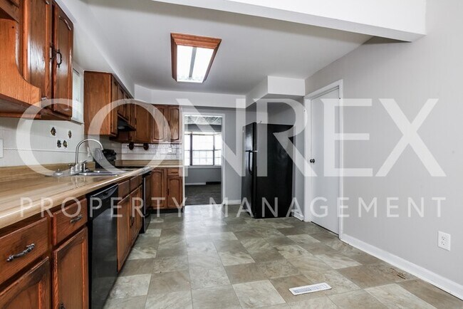 Foto del edificio - 3 Bedroom Home with Plenty of Character!