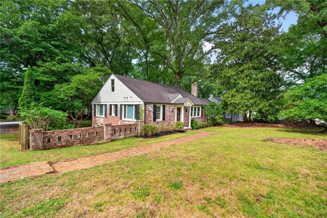 Foto del edificio - 392 Collier Rd NW
