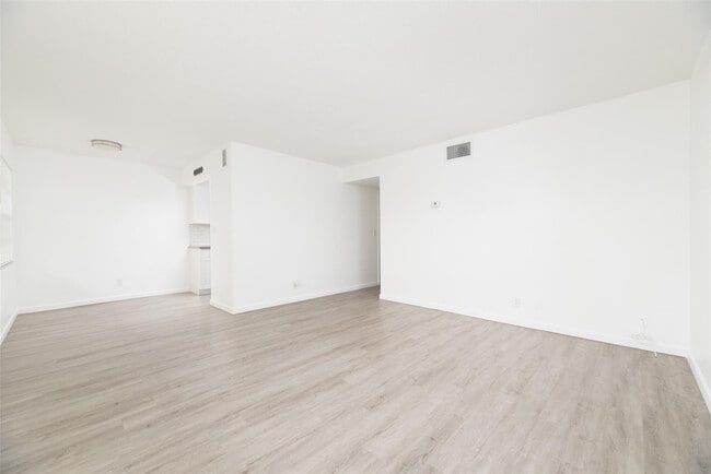 Foto del edificio - 1401 NE 17th Ct