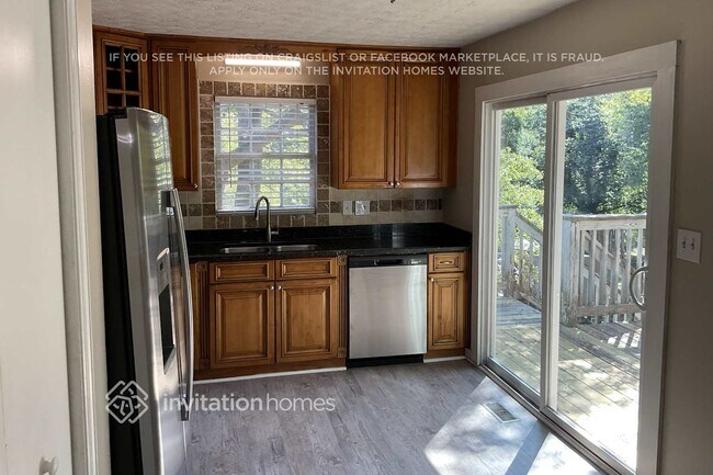 Building Photo - 215 Simpson Dr NE