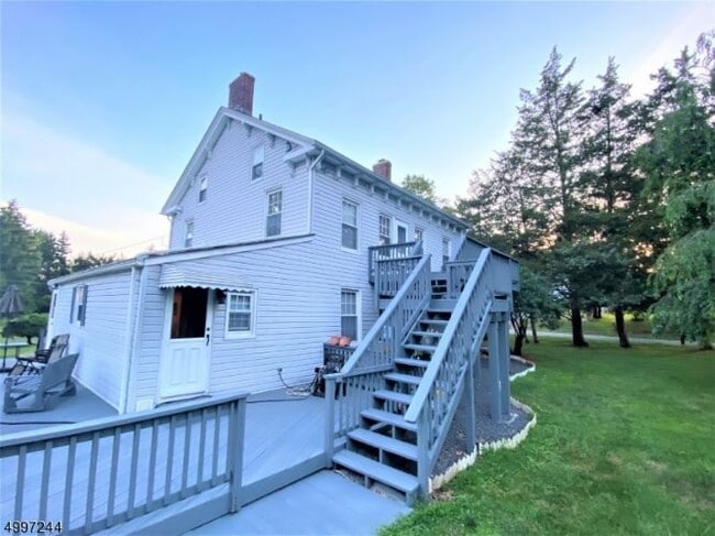 Building Photo - 150 River Rd
