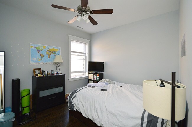 Foto del edificio - 3942 N Southport Ave