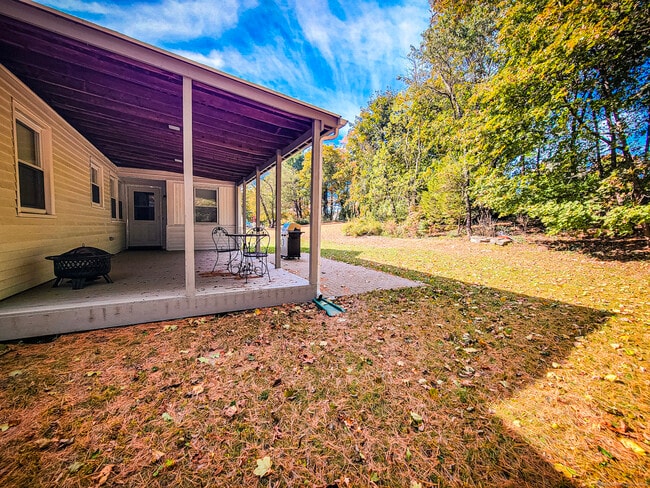 Building Photo - 90 Cedar Ln