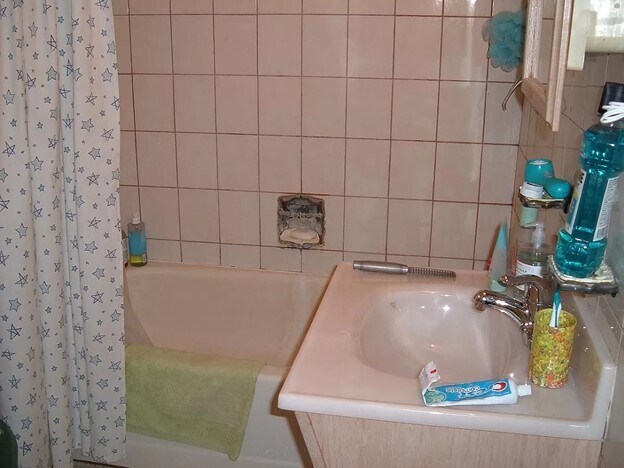 Baño completo - 5517 Claybourne St