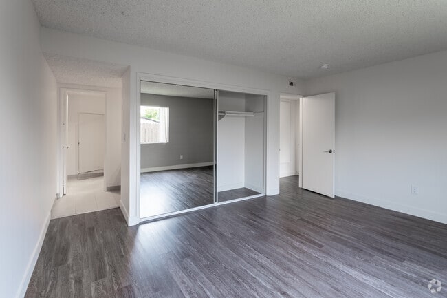 2HAB, 2BA - 1200 ft² - 316-356 W. Meda Ave. Glendora CA. 91741