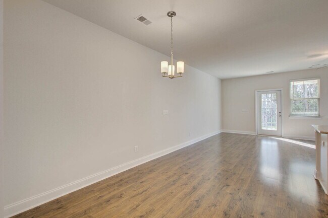 Foto del edificio - 7821 Montview Rd